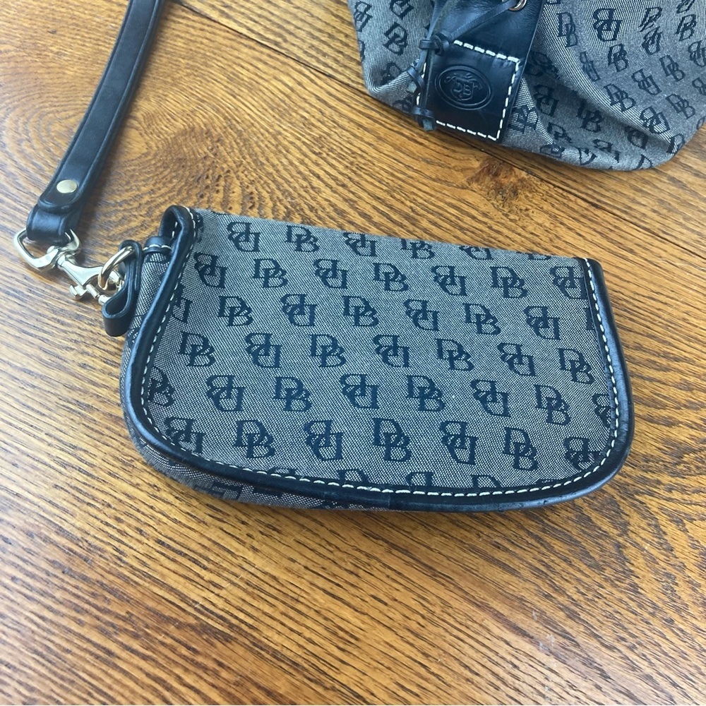 Dooney & Bourke Vintage Sig LG Hobo Shoulder & wristlet Gray/Black- Blue Duck - Picture 8 of 13